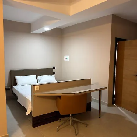Zurich Hotel *